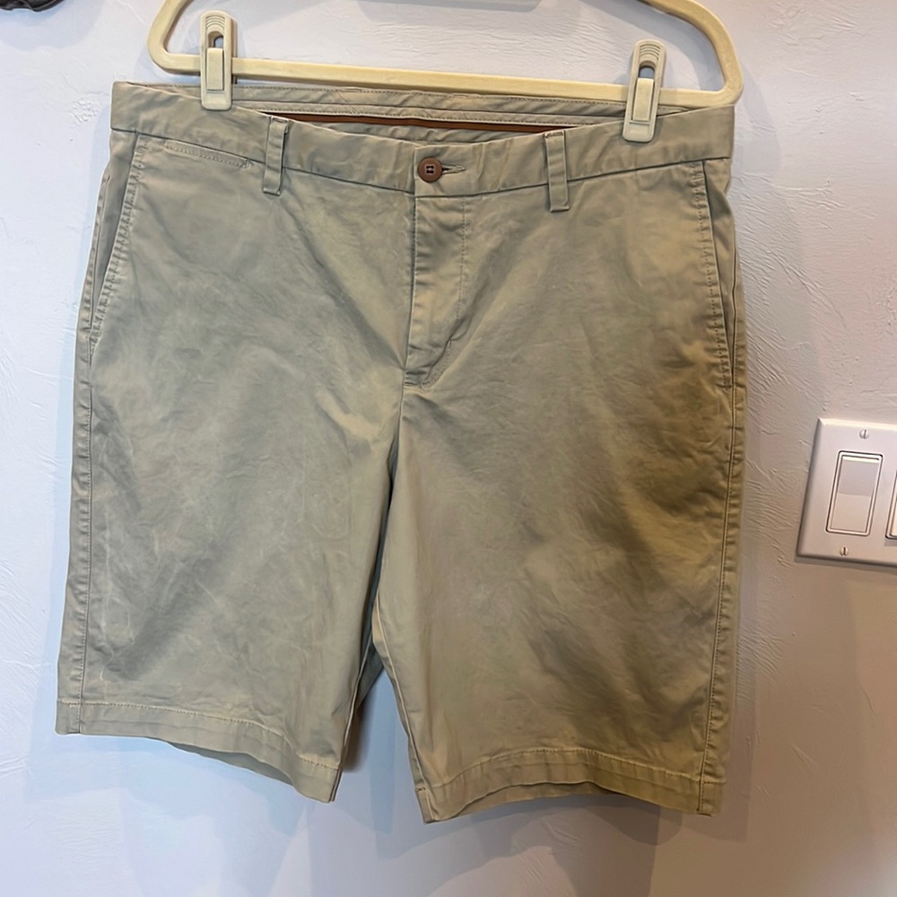Tommy Bahama shorts size 36